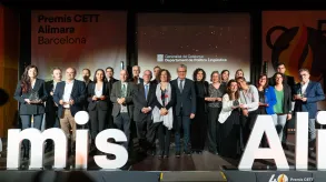 Foto dels premiats sobre l'escenari.