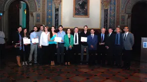 Texto alternativo aquí