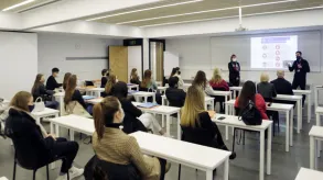 Texto alternativo aquí