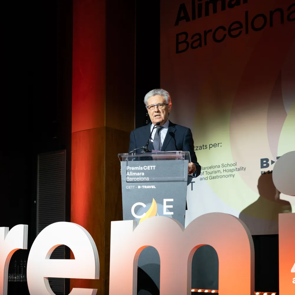 El Sr. Martí Sarrate, president del Saló B-Travel, sobre l'escenari