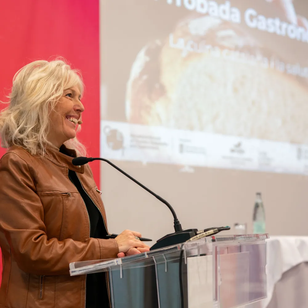 Carme Rascull sobre el escenario.