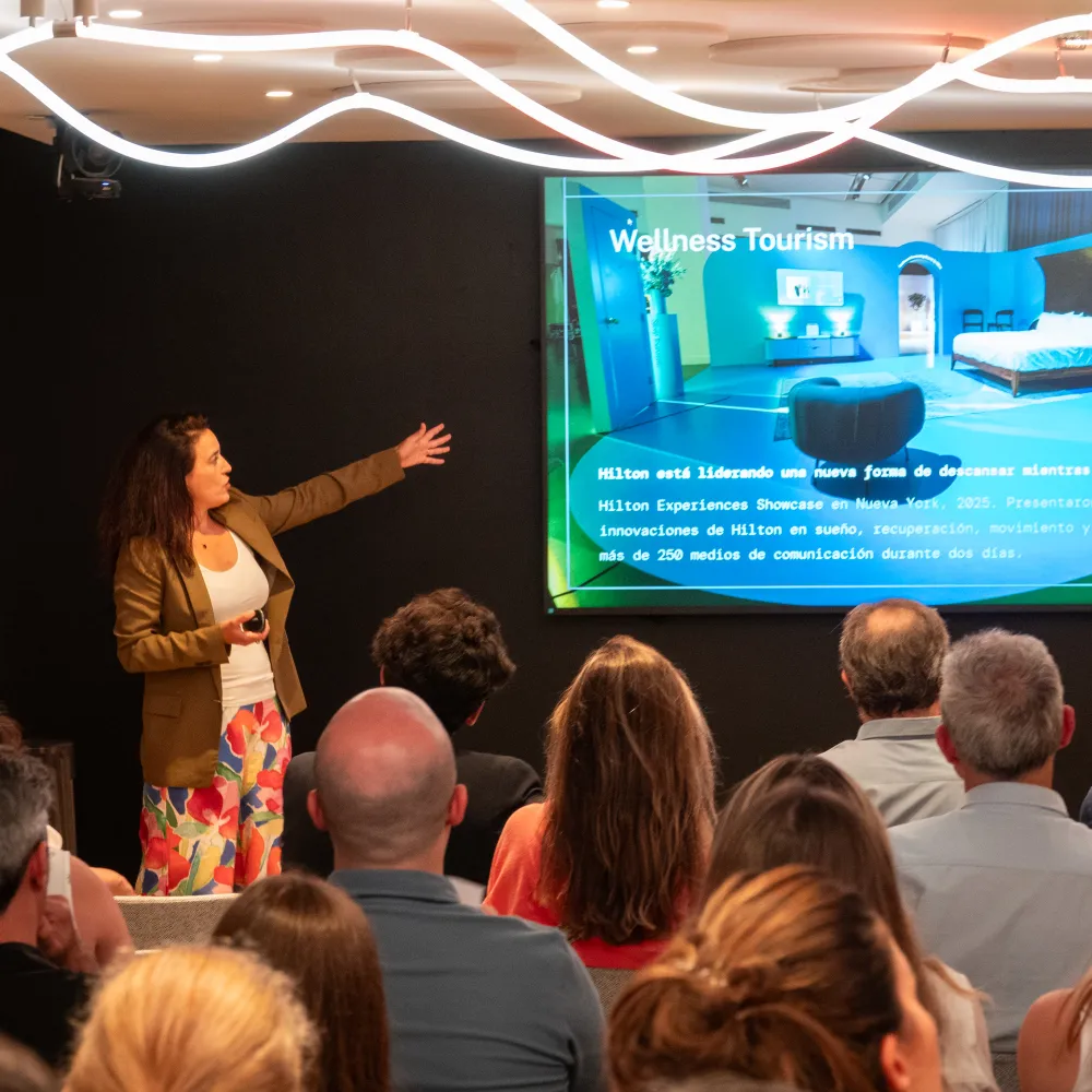 Una de las ponentes exponiendo.