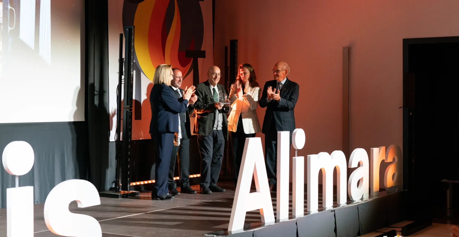 El Sr. Pacó Solé, rebent el premi