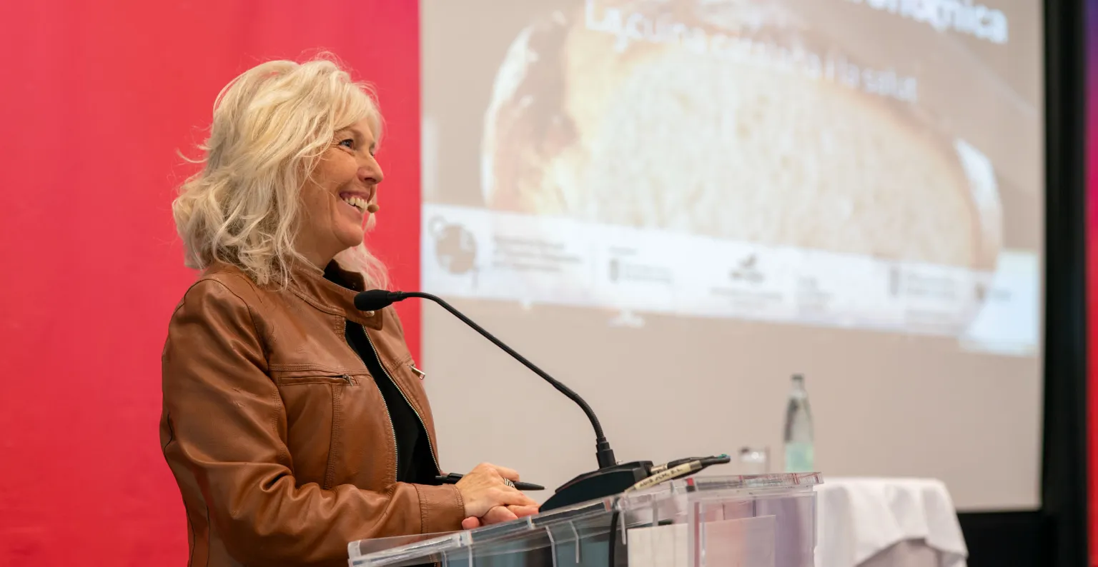 Carme Rascull sobre el escenario.