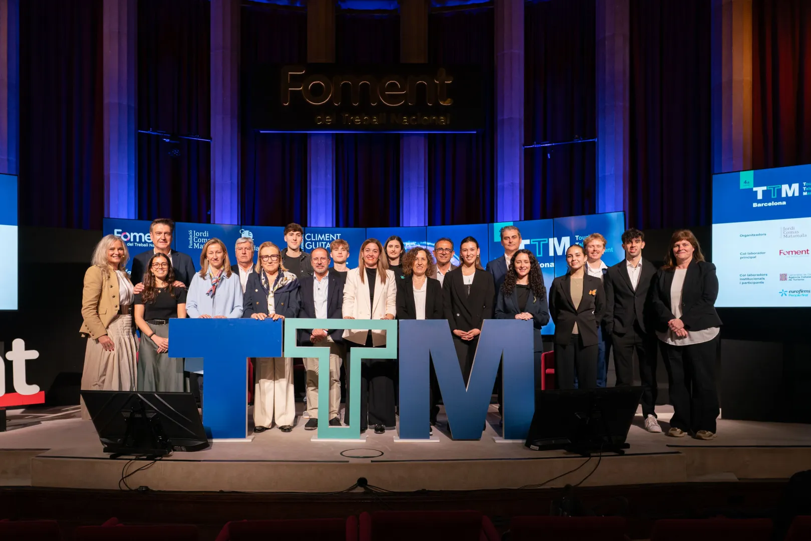 Foto de familia sobre el escenario del TTM 2025