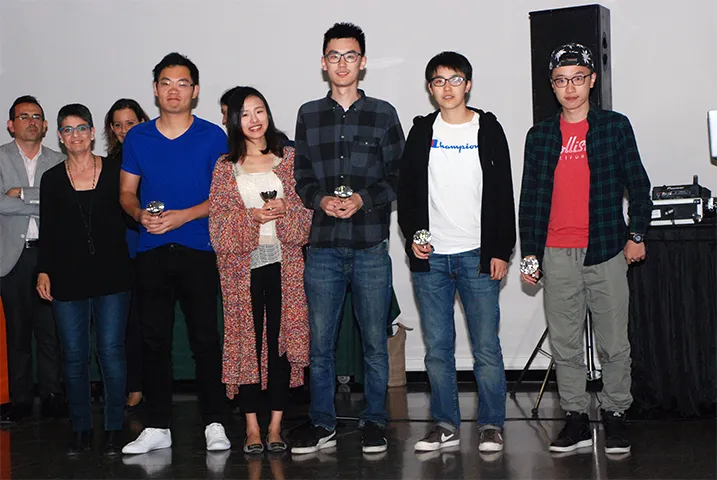 Texto alternativo aquí